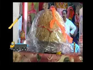 ganesh laddu of kukatpally addugatta society gets record price - Sakshi