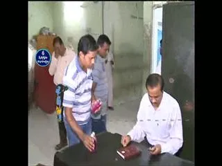 Sub-registrar, aide caught taking bribe - Sakshi