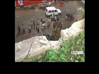 One killed in road accident in srikakulam district - Sakshi