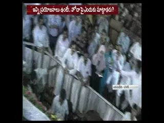 what benefit will women get from special status, asks amna khan - Sakshi