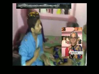 allu arjun meet his fan in vijayawada - Sakshi