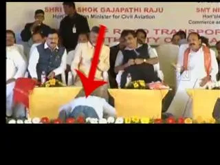 Buddha Venkanna is on AP CM feet - Sakshi