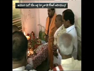 extra 5000 double bed room houses under cm quota - Sakshi