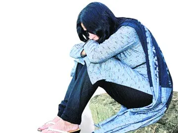 Dental student raped by junior in vijayawada - Sakshi