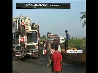 Traffic jam on NH 44 - Sakshi