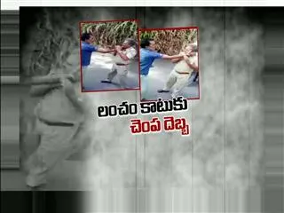 Villagers beat police constable - Sakshi