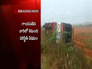 10 injured in bus overturned - Sakshi