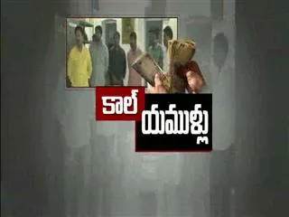 TDP  Divided into two groups in vijayawada On call money case - Sakshi