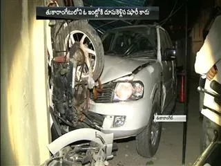 tata safari runs into a house and 3 bikes damaged - Sakshi