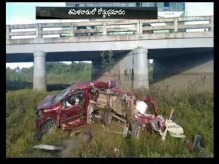 Car falls in gorge, five die in kanchipuram - Sakshi