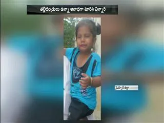 Parents left child in Court - Sakshi