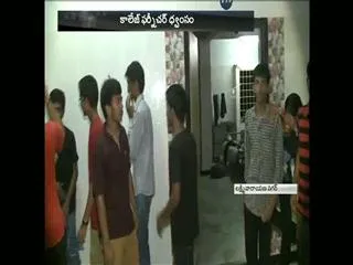 Narayana College Students Protest against Quality of food in kakinada - Sakshi