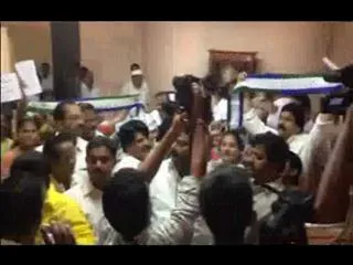 YSRCP Corporators protests at municipal mayor podium - Sakshi