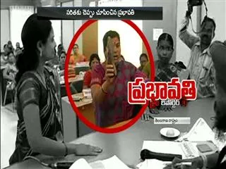 karimnagar women corporators fighting in corporation meeting - Sakshi