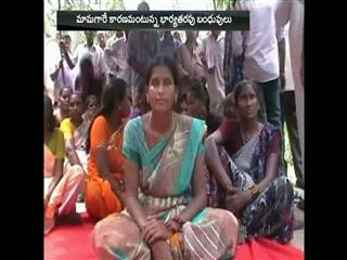 Woman stages protest in front of husband's house - Sakshi