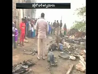 Four killed in huge fire at jj Colony  in New  delhi - Sakshi