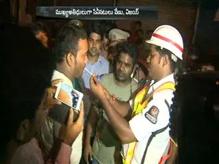 Don't drink and drive says jabardasth venu - Sakshi