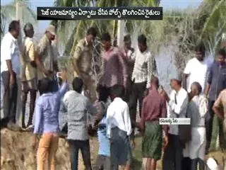 Farmers Says to the Sez:  land should be given back - Sakshi