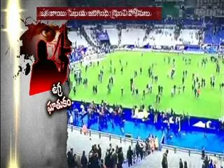 Paris attacks: Football fans sing French national anthem as they leave stadium - Sakshi