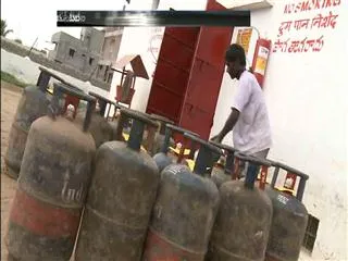 No LPG Subsidy for Those With Income Above Rs 10 Lakh: Report - Sakshi