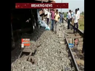 Goods Train Derails, Wagons Mangled in Vijayanagaram - Sakshi