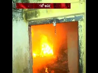 Huge Fire Accident in Plastic Godown at rajahmundry - Sakshi