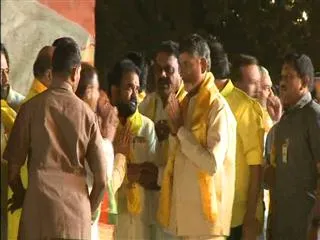 Chandrababu Naidu and KCR Campaign in Greater Elections 2016 - Sakshi