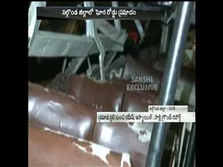 Road accident in Nalgonda - Sakshi