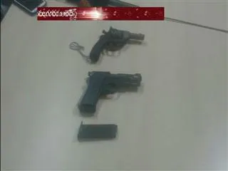 Four arrested with illegal weapons in anantapur - Sakshi