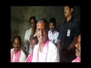 Greater War || TRS Leader Harish Rao Power Punch on Congress, TDP Leaders - Sakshi