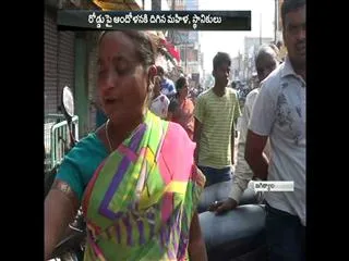 Police Home Guard brutal attack on Women at Karimnagar - Sakshi