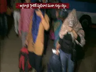 Hitech prostitution in Hyderabad ten girls arrested - Sakshi