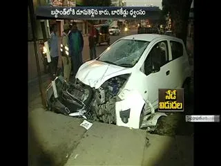 car hulchul in abids - Sakshi