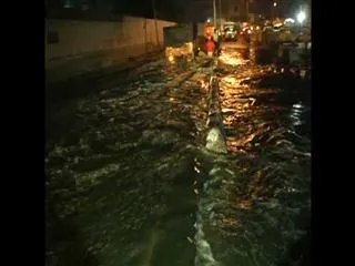 Palle cheruvu flow water into patabasthi - Sakshi