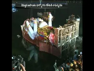 Kharithabad vinayakudu to send off Ganesh idol immersion processions - Sakshi