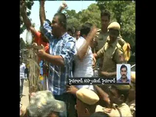 unemployed attack on ap secretariat - Sakshi