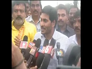 ys jagan mohan reddy visits rain affected areas of railway kodur - Sakshi