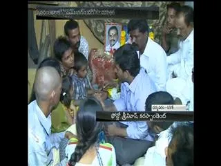 ysrcp president ys jagan mohanreddy started raithu bharosa yatra in ananthapuram - Sakshi