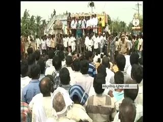 YS Jagan mohan reddy face to face with farmers at machilipatnam - Sakshi