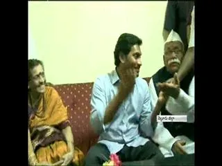 ys jagan mohan reddy visits padmanabhareddy, harinath reddy family members in vakadu - Sakshi
