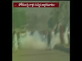 clashes in srinagar - Sakshi