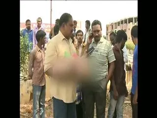 Newly born found dead near Bus stand - Sakshi