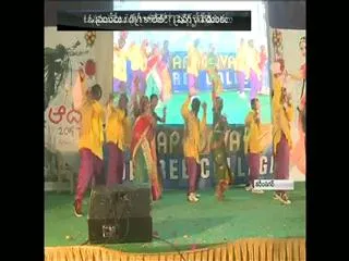 Freshers Day celebrations at Karimnagar degree college - Sakshi
