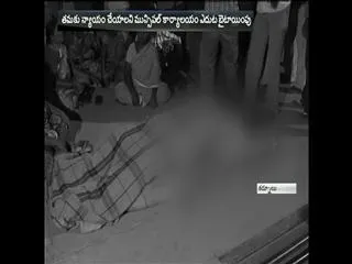 Kurnool Municipal Corporation sweeper suicide - Sakshi