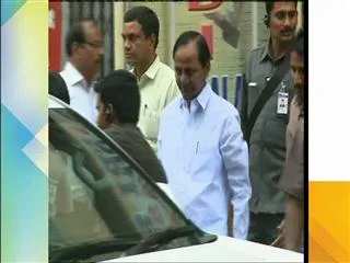 CM KCR cloths shopping at hyderguda - Sakshi