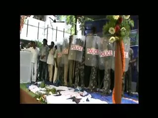 Farmers protest at gowada sugar factory Mahajana sabha - Sakshi
