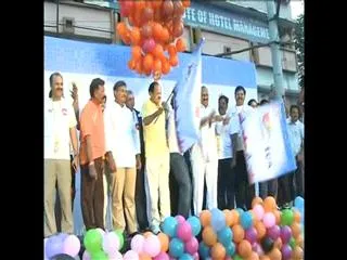 Marathan run has started in Vijayawada - Sakshi