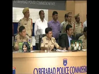 Police have joined hands with chain snatcher - Sakshi