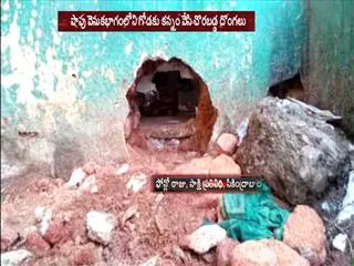 robbery in mobile shop at secunderabad - Sakshi