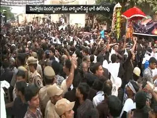 police high security at charminar - Sakshi